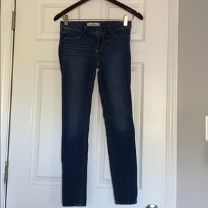 2 for $10💧Dark Wash Hollister skinny jeans